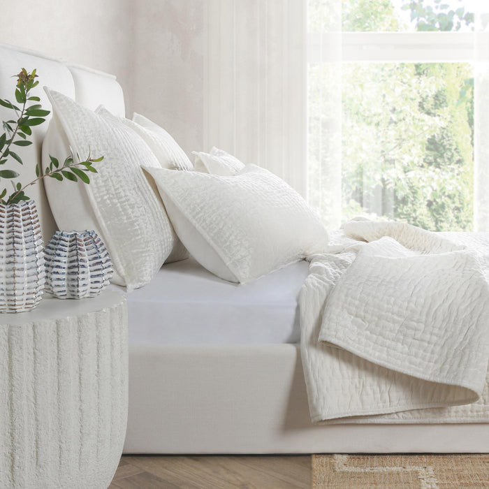 Bari - Velvet Quilt - Cloud