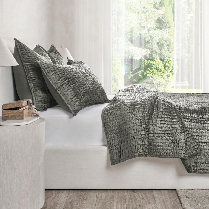 Bari - Velvet Quilt