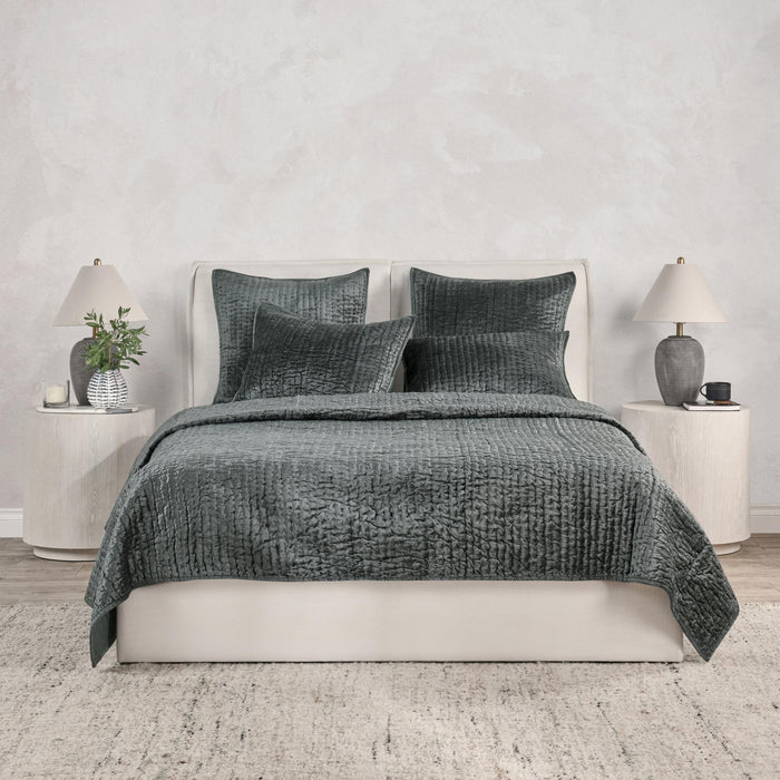Bari - Velvet Quilt