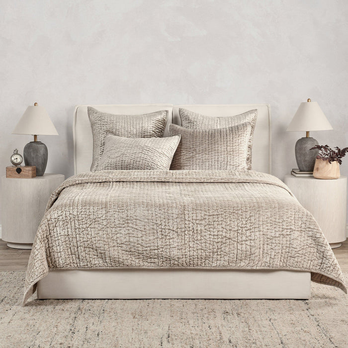 Bari - Velvet Quilt