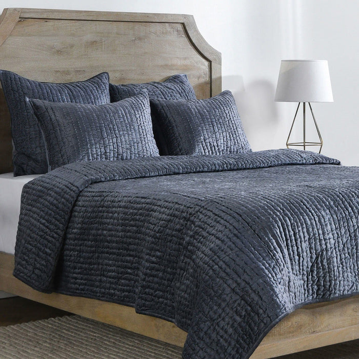 Bari - Velvet Quilt