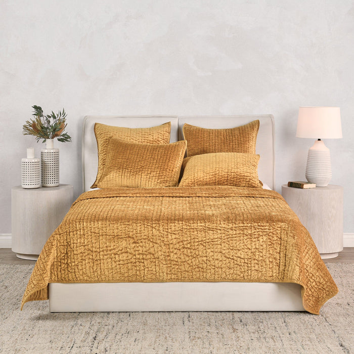 Bari - Velvet Quilt
