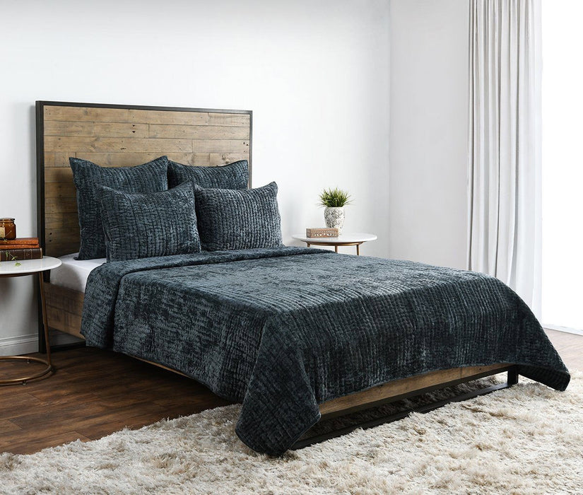 Bari - Velvet Quilt Collection