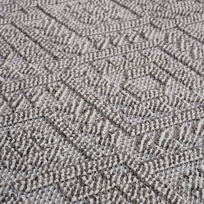 Guros - 6' X 9' Traditional Indoor / Outdoor Area Rug - White