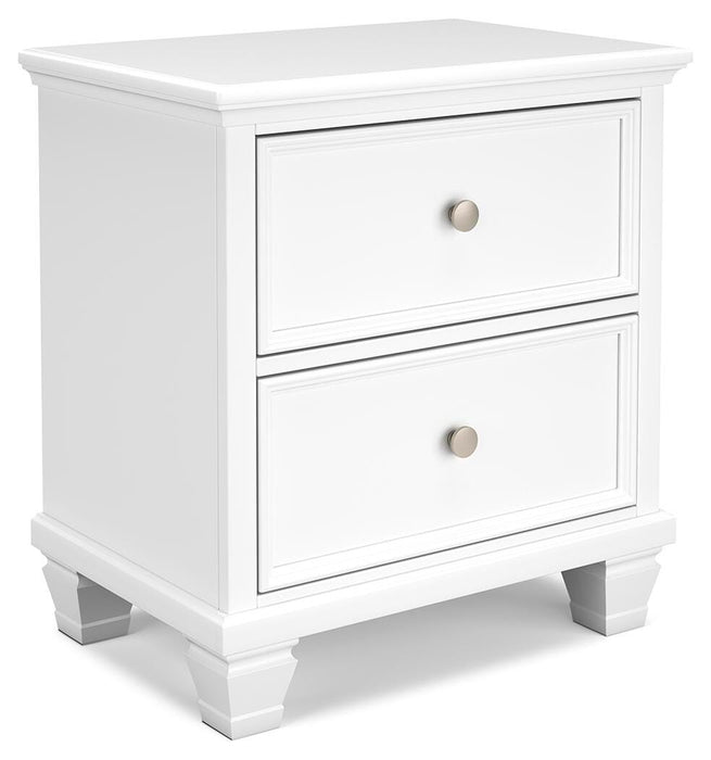 Fortman King Panel Bed with Mirrored Dresser and Nightstand