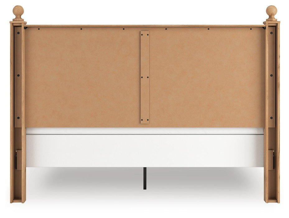 Aleaport King Panel Bed with Mirrored Dresser